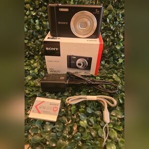 Sony Cybershot DSC-W800 Digicam Mint Condition Complete Black